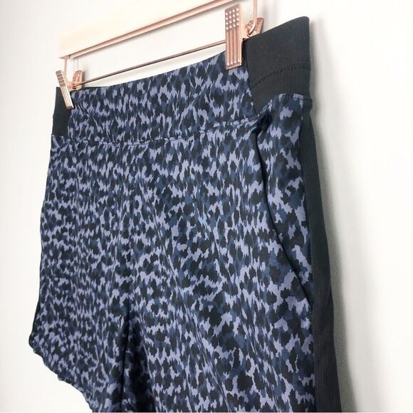 ATHLETA | Brooklyn Printed Shorts Blue & Navy Side Stripes Women’s Size 10 - Picture 6 of 12